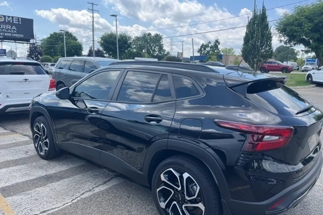2025 Chevrolet Trax photo 1