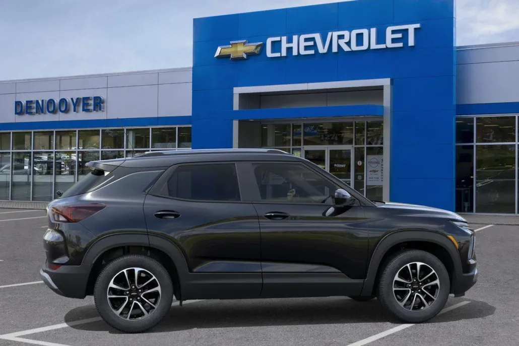 2025 Chevrolet Trailblazer LT photo 1