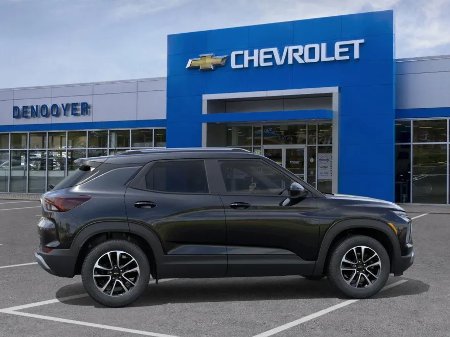 2025 Chevrolet Trailblazer LT photo 1