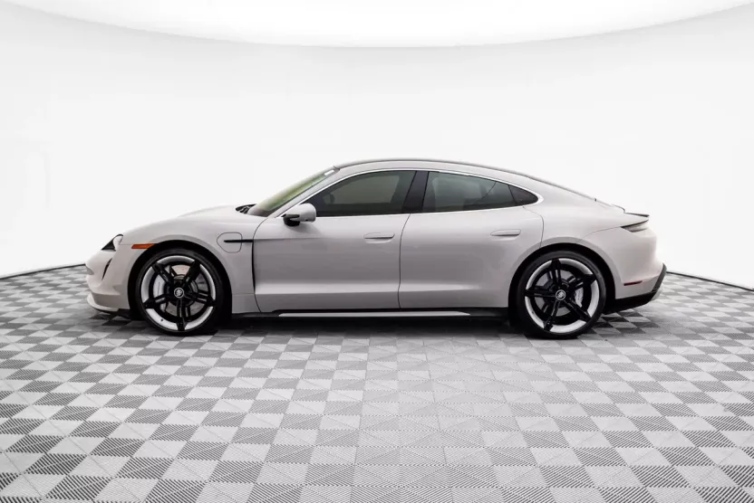 2021 Porsche Taycan Turbo photo 1