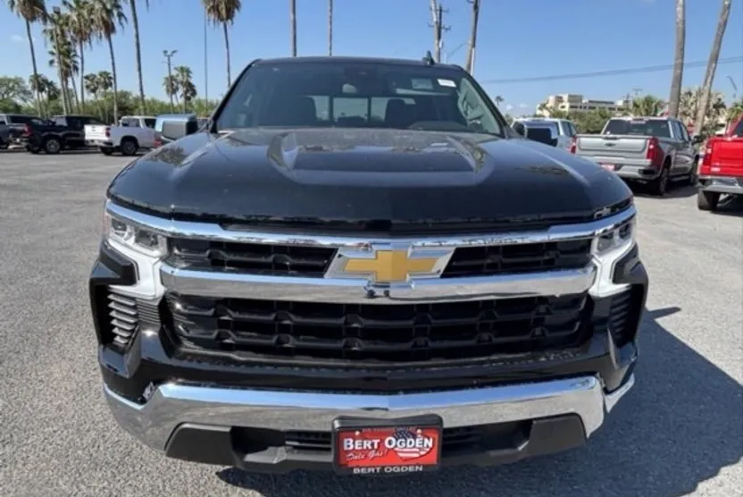 2026 Chevrolet Silverado 1500 LT photo 1