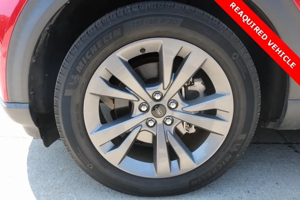 2022 Ford Explorer XLT photo 1