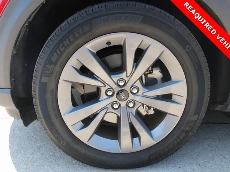 2022 Ford Explorer XLT photo 1