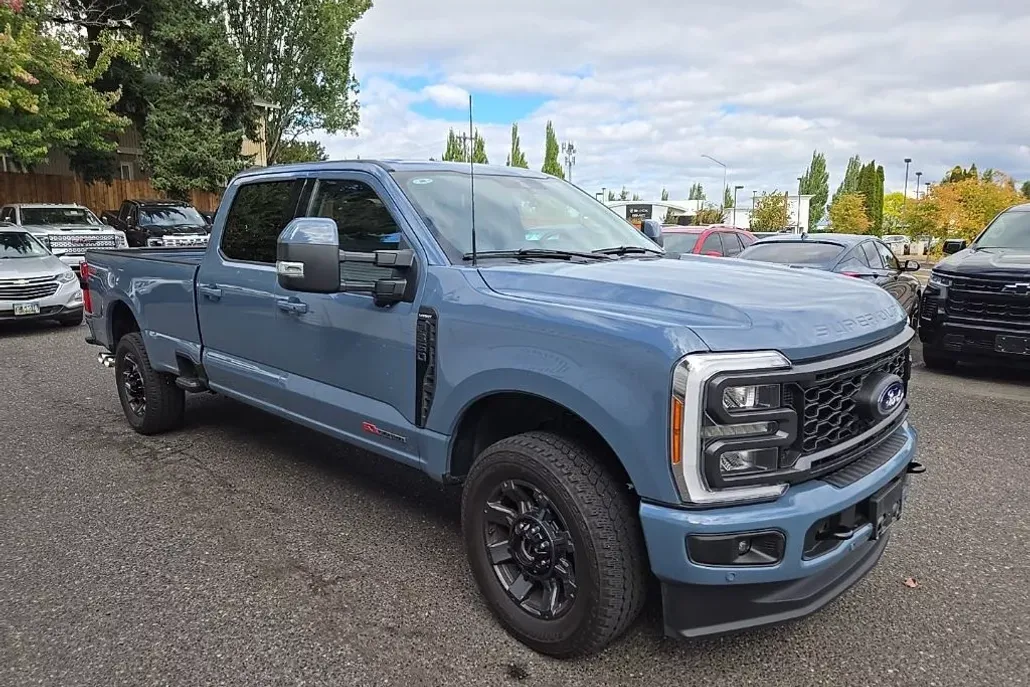 2023 Ford F-350 Lariat photo 1
