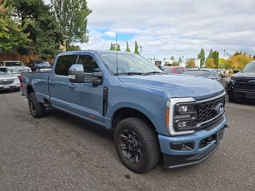 2023 Ford F-350 Lariat photo 1