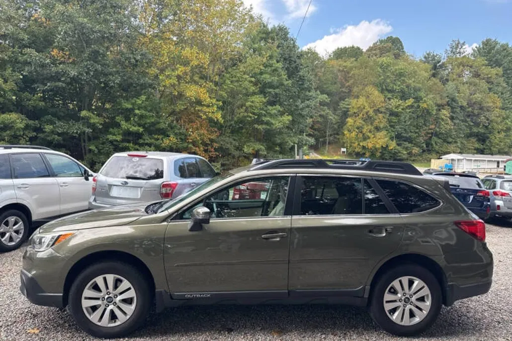 2015 Subaru Outback 2.5i Premium photo 1