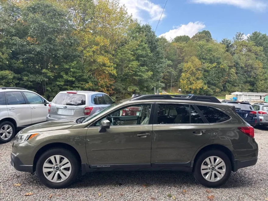 2015 Subaru Outback 2.5i Premium photo 1