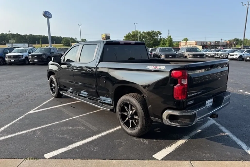 2024 Chevrolet Silverado 1500 LT photo 1
