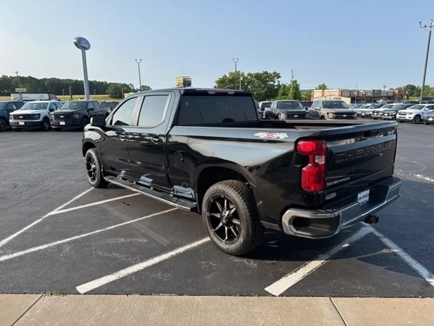 2024 Chevrolet Silverado 1500 LT photo 1