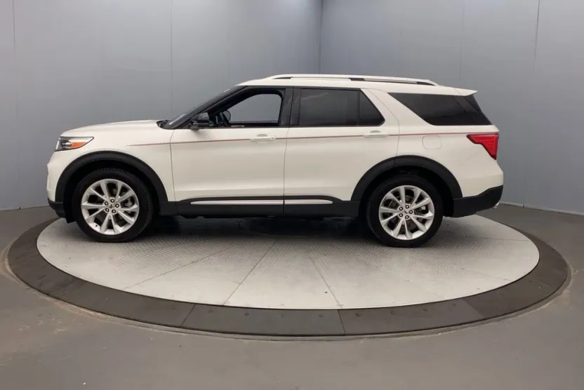 2022 Ford Explorer Platinum photo 1