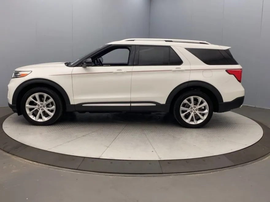 2022 Ford Explorer Platinum photo 1