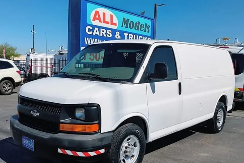 2011 Chevrolet Express 2500 Cargo Van photo 1