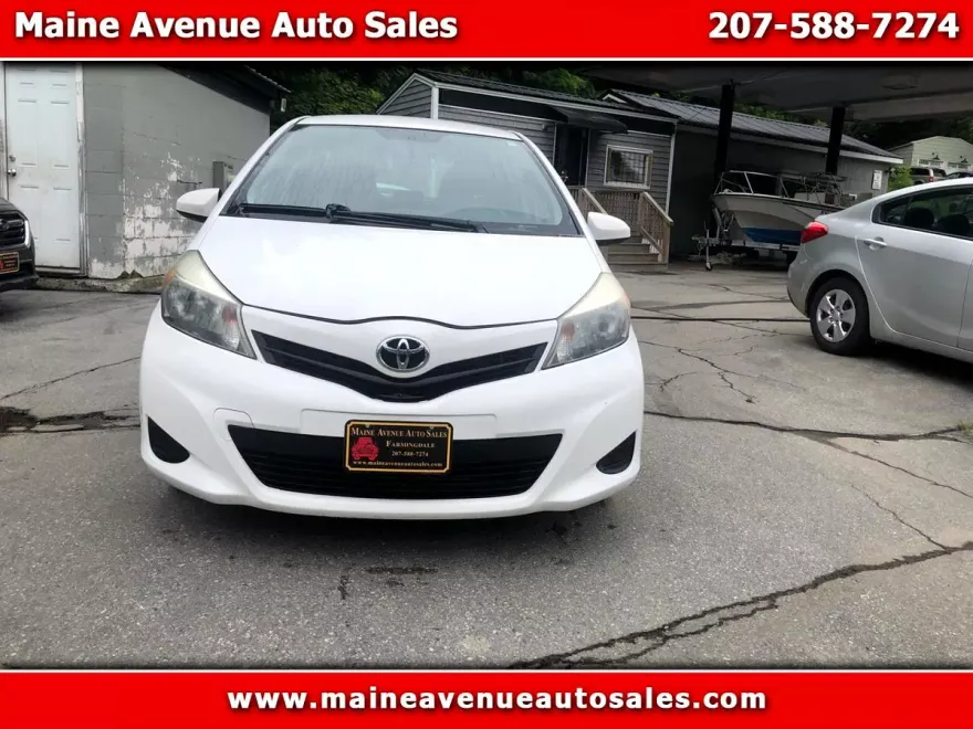 2013 Toyota Yaris LE photo 1