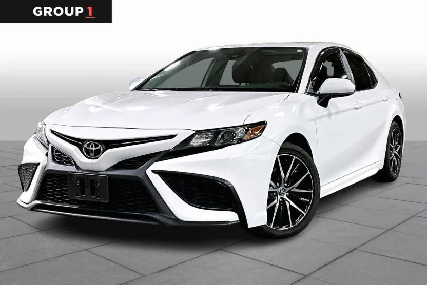 2021 Toyota Camry SE photo 1