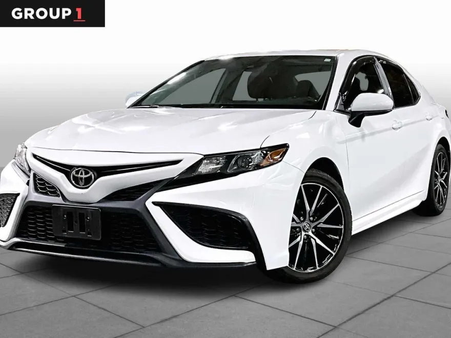 2021 Toyota Camry SE photo 1