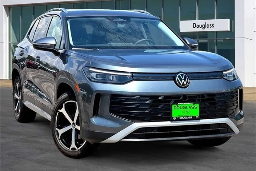 2025 Volkswagen Tiguan SE photo 1