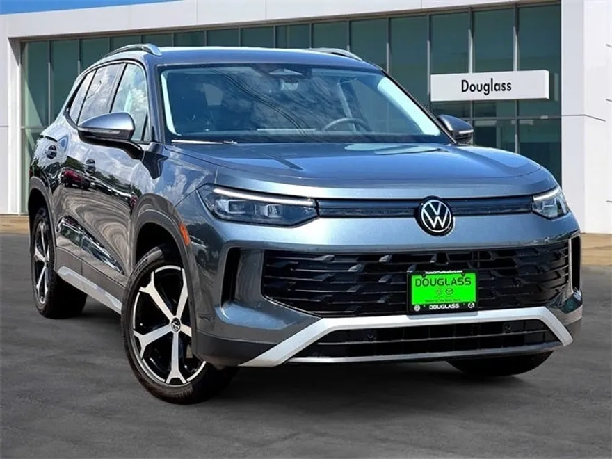 2025 Volkswagen Tiguan SE photo 1