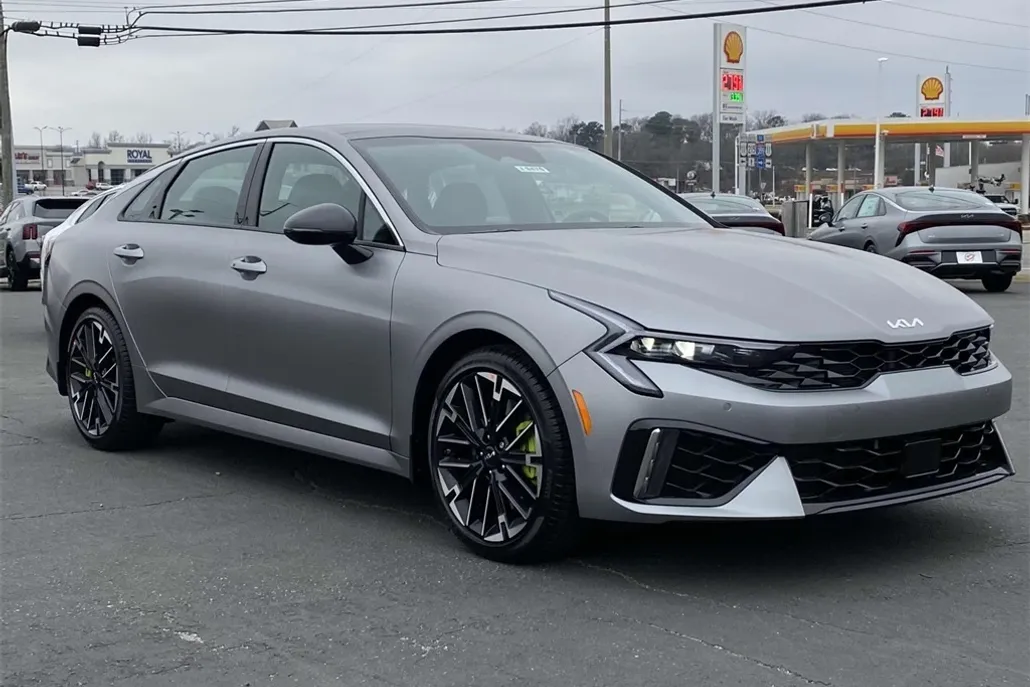 2025 Kia K5 GT photo 1