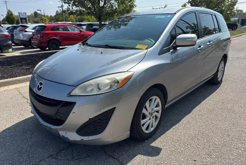 2015 Mazda Mazda5 Sport photo 1