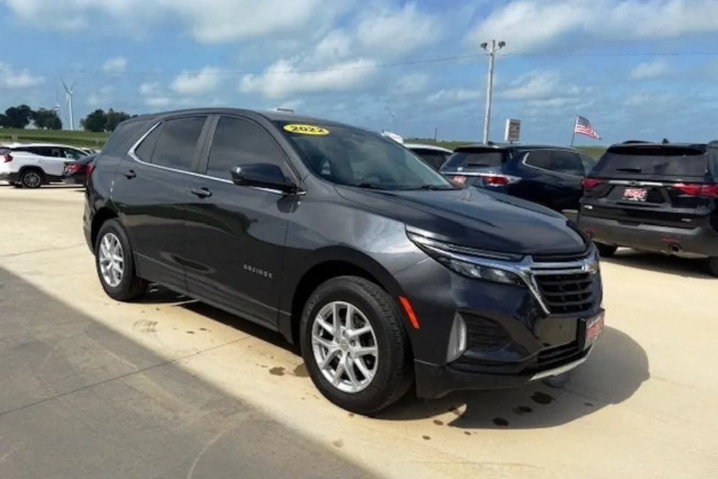 2022 Chevrolet Equinox LT photo 1