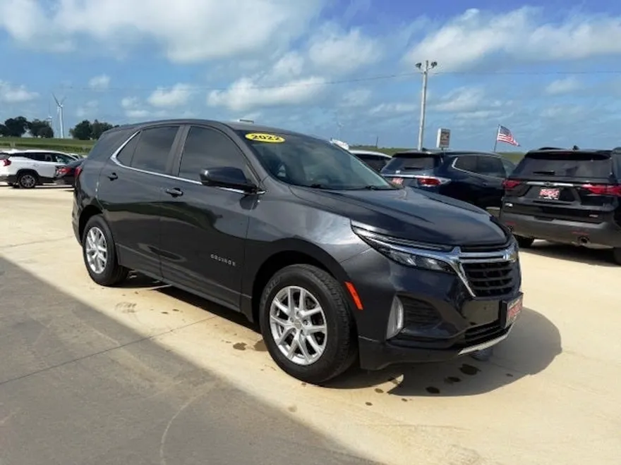 2022 Chevrolet Equinox LT photo 1