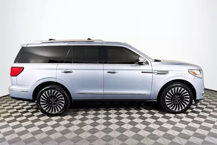 2019 Lincoln Navigator Black Label photo 1