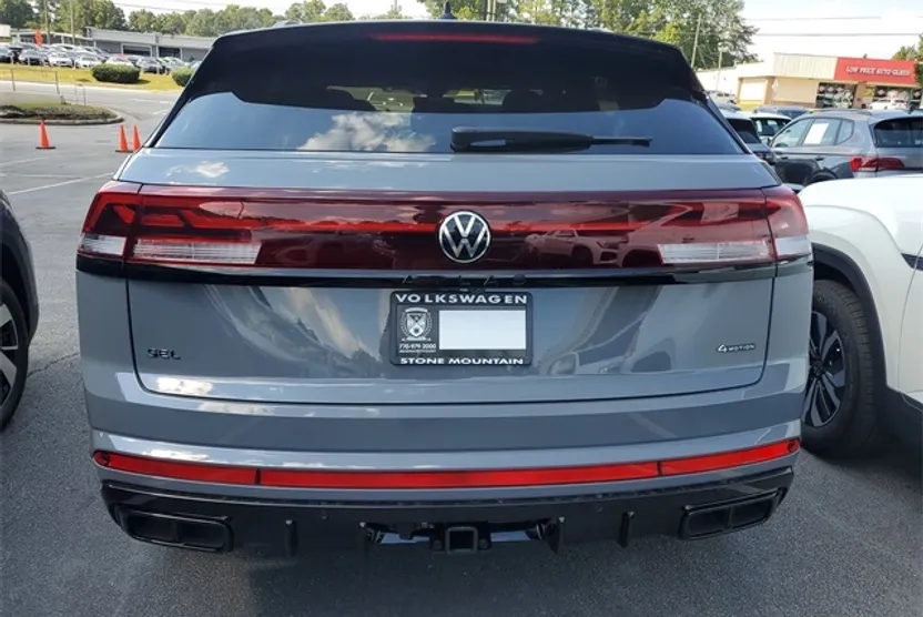 2026 Volkswagen Atlas Cross Sport SEL R-Line photo 1