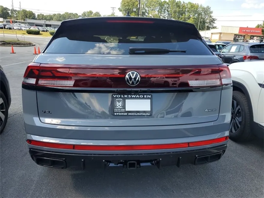 2026 Volkswagen Atlas Cross Sport SEL R-Line photo 1
