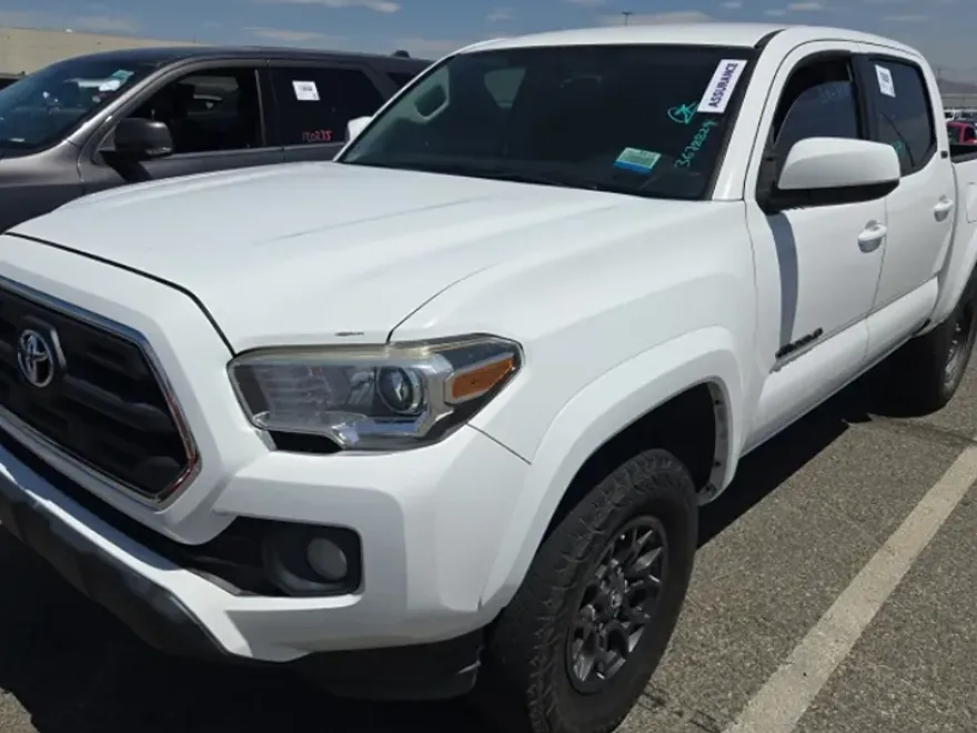 2017 Toyota Tacoma SR5 Double Cab V6 photo 1