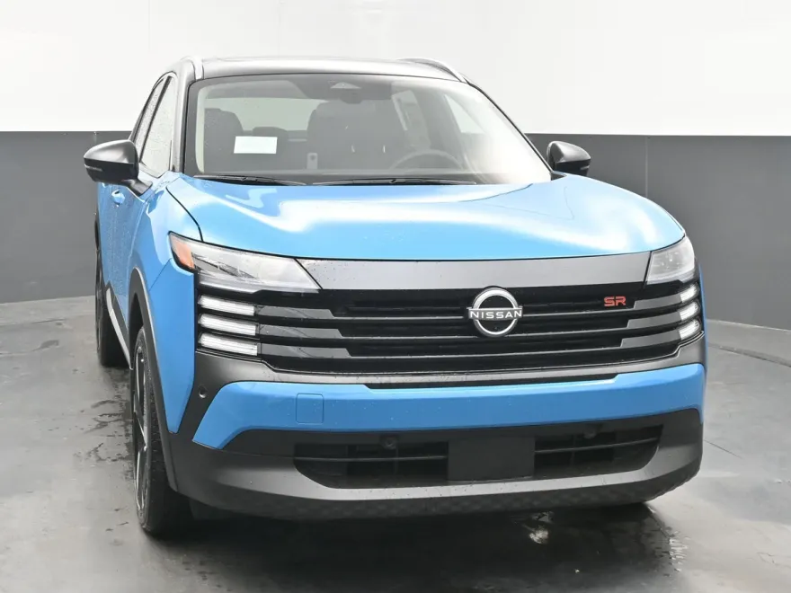 2025 Nissan Kicks SR photo 1