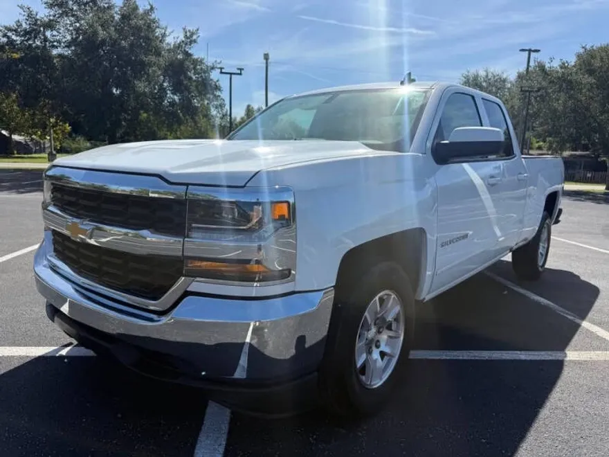 2018 Chevrolet Silverado 1500 LT photo 1
