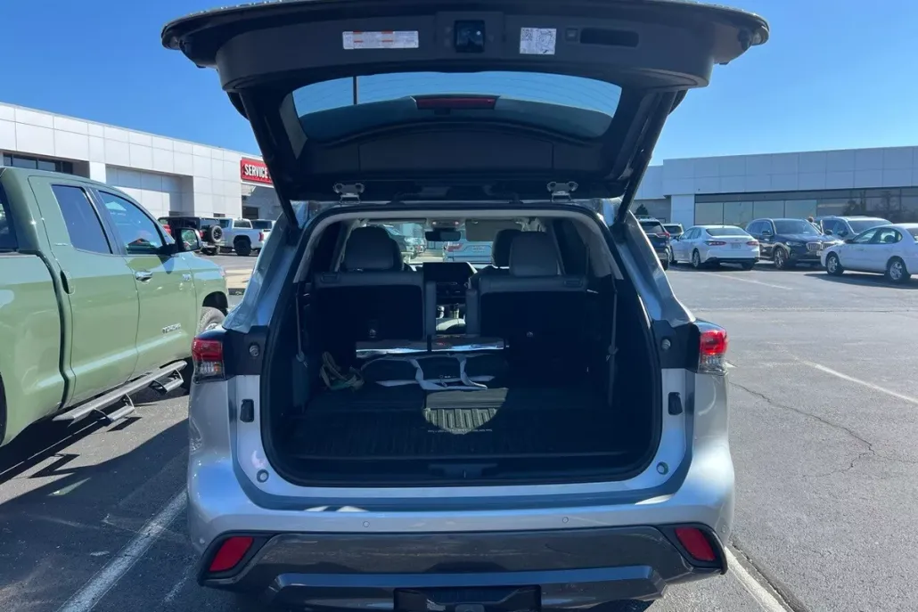 2021 Toyota Highlander Limited photo 1