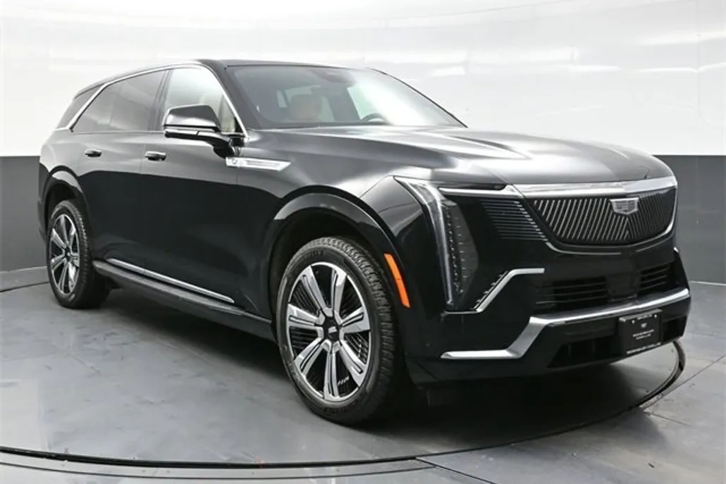 2025 Cadillac Escalade IQ Luxury photo 1