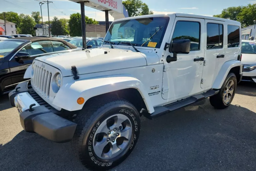 2017 Jeep Wrangler Unlimited Sahara photo 1