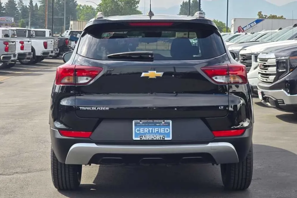 2023 Chevrolet Trailblazer LT photo 1