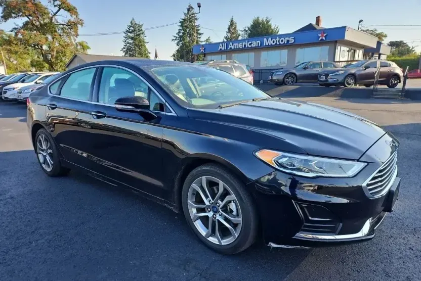 2019 Ford Fusion SEL photo 1