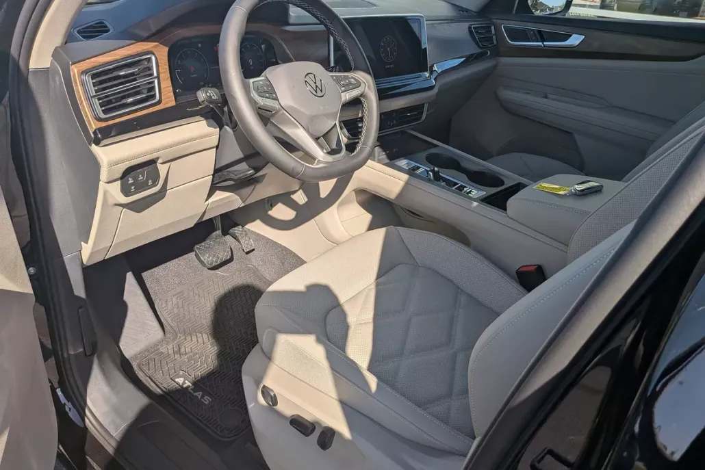 2026 Volkswagen Atlas SE photo 1