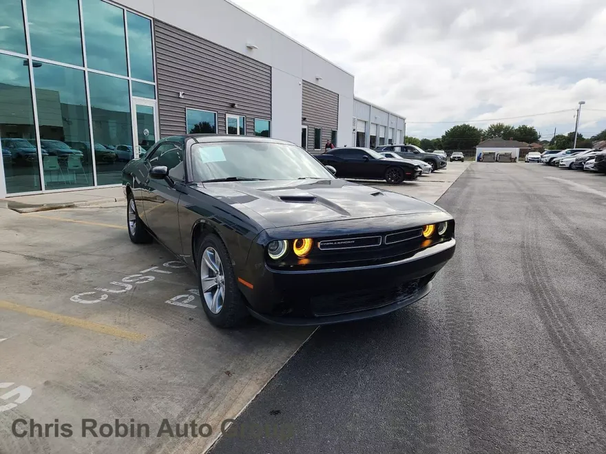 2019 Dodge Challenger SXT photo 1