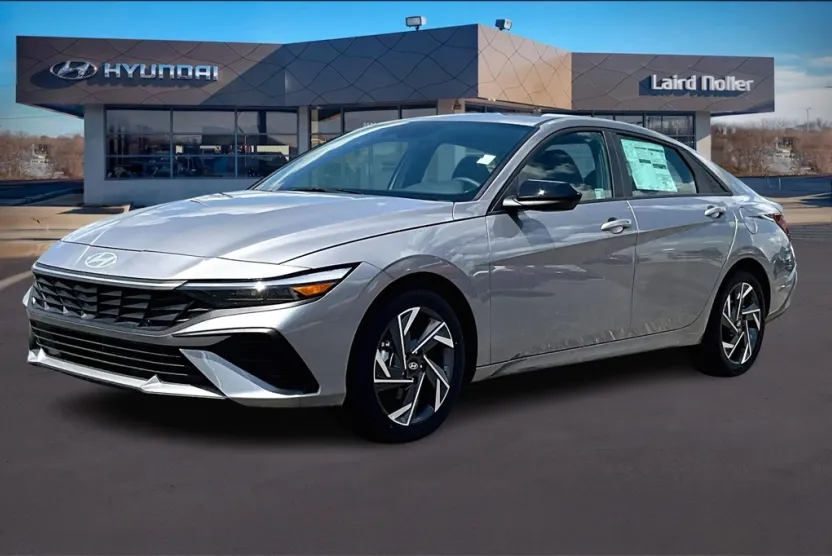 2025 Hyundai Elantra SEL Sport photo 1