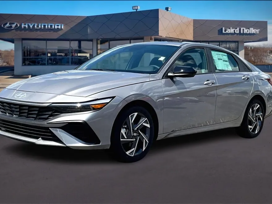 2025 Hyundai Elantra SEL Sport photo 1