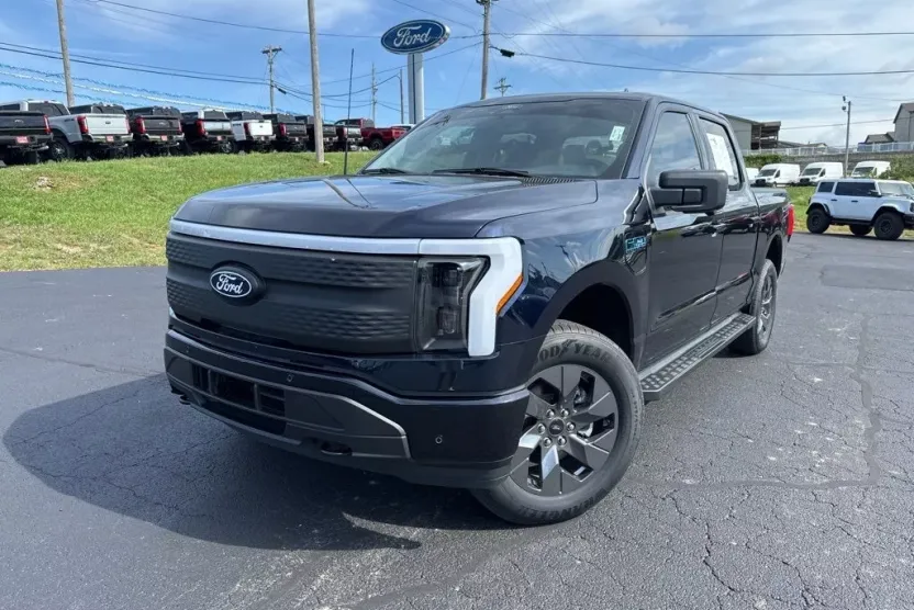 2025 Ford F-150 Lightning photo 1