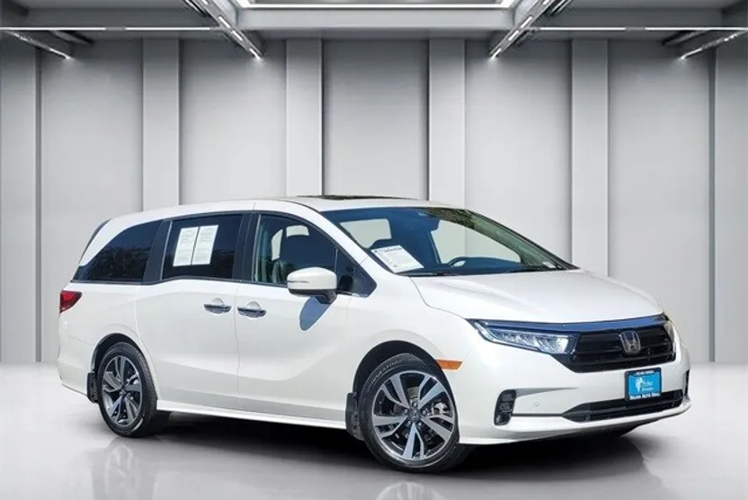 2024 Honda Odyssey Touring photo 1