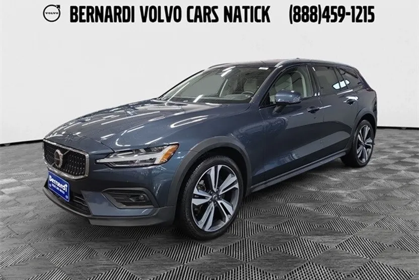 2023 Volvo V60 Cross Country B5 AWD Plus photo 1