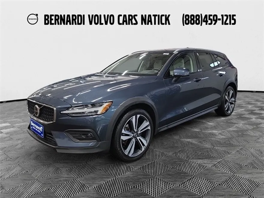 2023 Volvo V60 Cross Country B5 AWD Plus photo 1