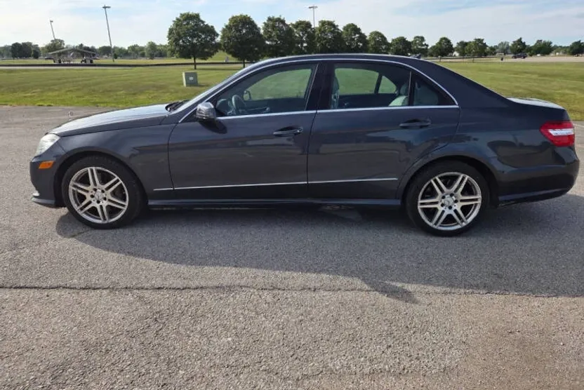 2010 Mercedes Benz E 550 photo 1