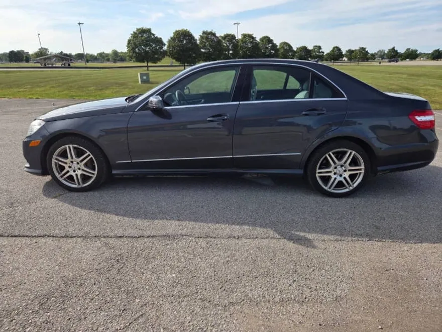 2010 Mercedes Benz E 550 photo 1