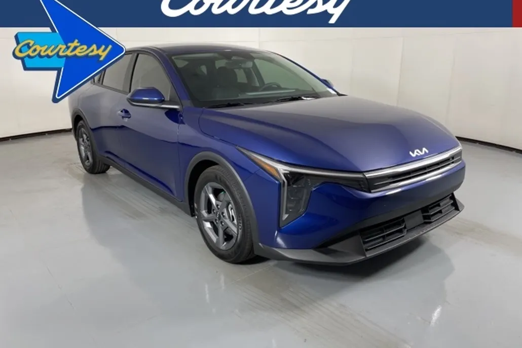 2025 Kia K4 LXS photo 1