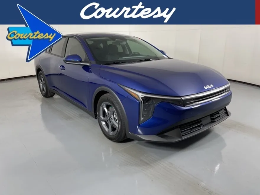 2025 Kia K4 LXS photo 1