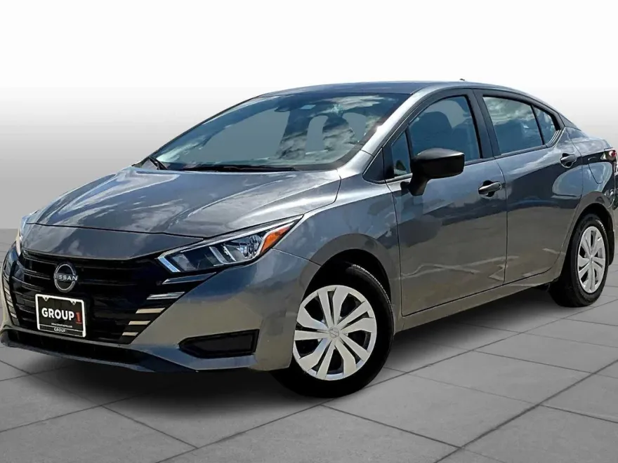 2023 Nissan Versa S photo 1