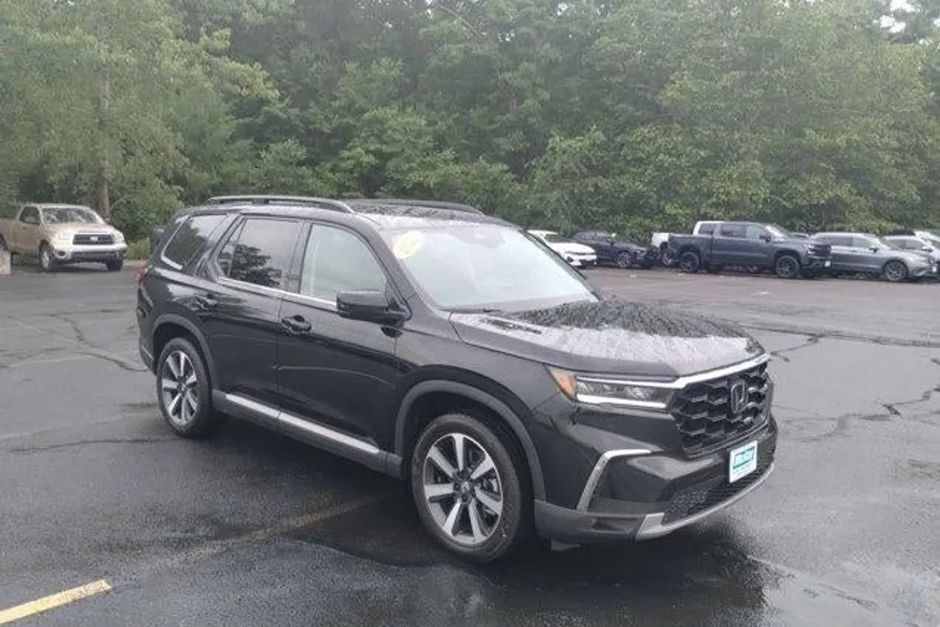 2025 Honda Pilot Touring photo 1